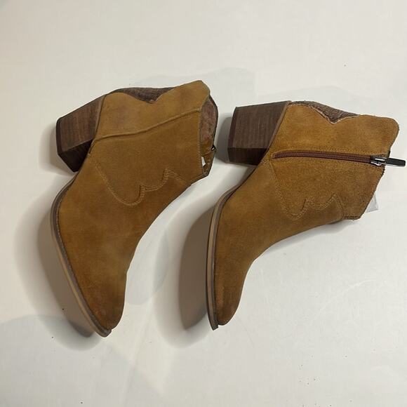 Marc Fisher Stefani leather brown ankle boot with Western style - Picture 3 of 9